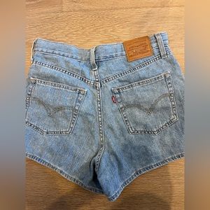 Levi’s high Loose short size 27